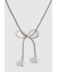 Boohoo - Bow Pearl Detail Snake Chain Necklace - Lyst
