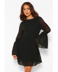 boohoo flare sleeve lace dress in navy