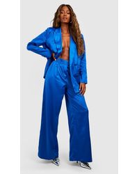 Boohoo - Textured Matte Satin Belted Wide Leg Trousers - Lyst