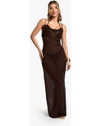 Boohoo - Vestido Maxi Para La Playa Essentials Con Escote Plisado - Lyst