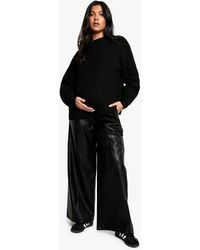 Boohoo - Pantalón Deportivo Premamá De Cuero Sintético Con Pernera Ancha Y Cintura Elástica - Lyst