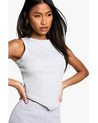 Boohoo - Top Sin Mangas Básico De Canalé Con Bajo De Pico Y Escote Estilo Nadador - Lyst