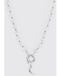 BoohooMAN - Halskette mit Perlen Mond-Anhänger - Lyst