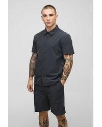 Boohoo - Conjunto Regular De Pantalón Corto Cómodo Y Camisa Técnica Elástica - Lyst