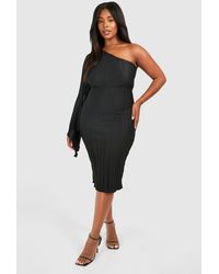 Boohoo - Plus Wide Plisse Cape Sleeve Detail Midi Dress - Lyst