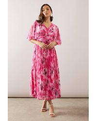 Wallis - Petite Floral Pleated Cape Sleeve Midi Dress - Lyst