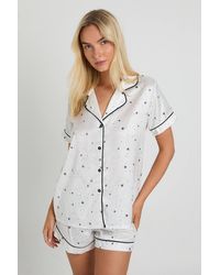 Boohoo - Christmas Snowflake Print Satin Short Sleeve Shirt & Shorts Pyjama Set - Lyst