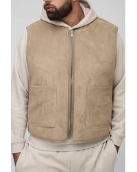 BoohooMAN - Plus kastige wendbare Oversize Borg-Weste & Wildleder-Weste - Lyst