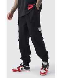 Boohoo - Pantalón Tall Cargo Negro Con Etiqueta De Tela Y Botamanga En El Bajo - Lyst