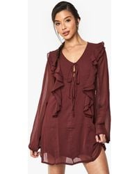 Boohoo - Vestido Mini De Chifón Fruncido Con Atadura Frontal Y Volante - Lyst