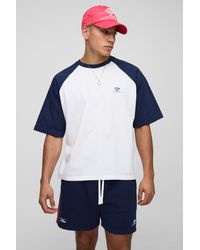 Boohoo - Conjunto Oversize De Pantalón Corto Holgado Y Camiseta Recta De Raglán Con Estampado - Lyst