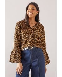Wallis - Leopard Print Textured Jersey Flute Sleeve Top - Lyst