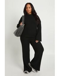 Boohoo - Conjunto Plus De Punto Suave De Pantalón De Punto Y Jersey Oversize De Canalé Grueso Con Cuello De Caja - Lyst