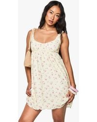 Boohoo - Petite Ditsy Floral Broderie Square Neck Smock Dress - Lyst