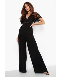 Boohoo - Mono Largo De Pernera Ancha Y Encaje Con Escote Pronunciado - Lyst