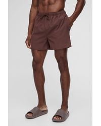 BoohooMAN - Kurze Badehose mit Logo in Schokoladen-Tönen - Lyst