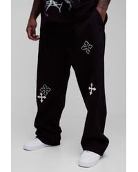 BoohooMAN - Plus lockere Hose mit Kreuz-Applikation - Lyst