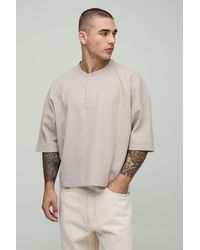 BoohooMAN - Kurzes kastiges Oversize T-Shirt mit Knöpfen - Lyst
