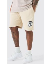 BoohooMAN - Plus lockere Team Official Shorts in Sand - Lyst