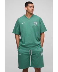 Boohoo - Conjunto Oversize Ofcl De Pantalón Corto Y Camiseta Universitaria Con Escote De Pico - Lyst