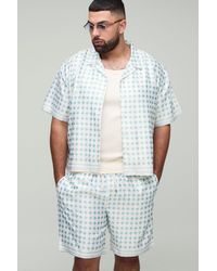 BoohooMAN - Plus kurzärmliges kastiges Oversize Satin-Hemd & Shorts - Lyst