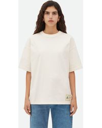 Bottega Veneta - T-shirt Aus Baumwoll-jersey Mit Etikett - Lyst