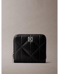Calvin Klein - Quadratisches Gestepptes Portemonnaie Mit Reißverschluss Und Emblem - Lyst