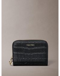 Calvin Klein - Cartera con cremallera en el contorno de piel efecto cocodrilo con RFID - Lyst