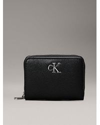 Calvin Klein - Cartera con cremallera en el contorno y logo - Lyst