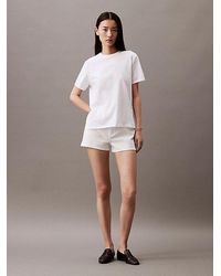 Calvin Klein - Klassiek Licht T-shirt Met Ronde Hals En Logo Met Bloemen - Lyst