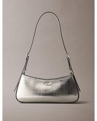 Calvin Klein - Kleine Metallic Schoudertas Met Monogram - Lyst