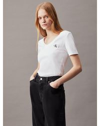 Calvin Klein - T-shirt à col en V en coton côtelé - Lyst