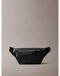 Calvin Klein - Riñonera con monograma grabado en todo el artículo - Lyst