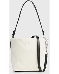 Calvin Klein - Bolsa saco acolchado 2 en 1 de lona - Lyst