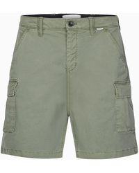 Calvin Klein Shorts cargo de sarga de algod�n - Verde