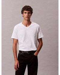 Calvin Klein - T-Shirt Met V-Hals Van Glad Katoen - Lyst