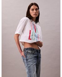 Calvin Klein - Lässiges Cropped T-Shirt Mit Grafischem Pride-Print - Lyst