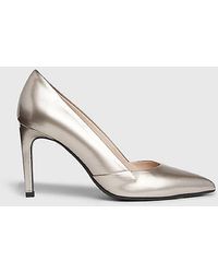 Calvin Klein - Zapatos de salón metálicos con tacón de aguja de piel - Lyst