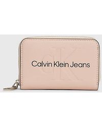 Calvin Klein - Cartera con cremallera en el contorno - Lyst