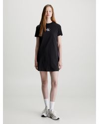 Calvin Klein - Robe t-shirt boyfriend avec monogramme - Lyst