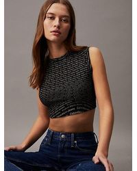 Calvin Klein - Top cropped con estampado en toda la prenda - Lyst