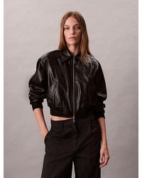 Calvin Klein - Imitatieleren Cropped Bomberjack - Lyst