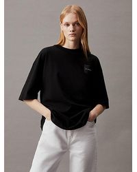 Calvin Klein - Boyfriend T-shirt Met Print Achterop - Lyst