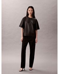 Calvin Klein - Top Mit Kurzen Ärmeln Aus Kunstleder - Lyst