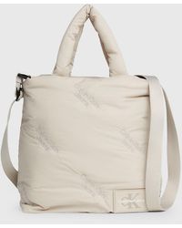 Calvin Klein - Petit sac en bandoulière matelassé - Lyst
