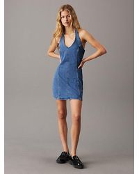 Calvin Klein - Vestido corto denim con cuello halter - Lyst
