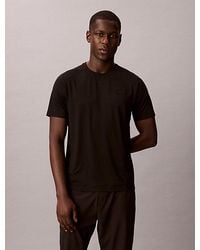 Calvin Klein - Sport Breathable Anti Wrinkle Travel T-Shirt - Lyst