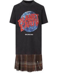 BALENCIAGA Planet Earth ダブルスリーブ Tシャツ Balenciagaのホワイト Planet Earth オーバーサイズ Tシャツが