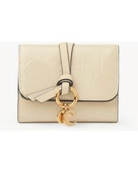 Chloé - Kleines, Dreifach Klappbares Alphabet Portemonnaie Aus Leder Mit Krokodilledereffekt - Lyst