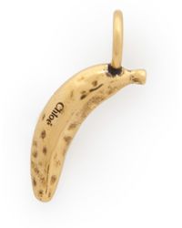 Chloé - Charm banane Alphabet en laiton - Lyst